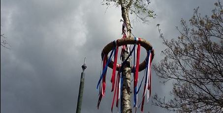 Traditionelles Maibaumsetzen mit der Garde Kin Wiever Auch in diesem Jahr wird die Garde „Kin Wiever – berittene Garde zu Fuß“ wieder einen Maibaum auf dem Dorfplatz in Monheim-Baumberg (Von-Ketteler-Straße) […]