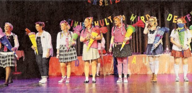 Katholische Frauen präsentieren Spitzenkarneval Die „berittene Garde zu Fuß“ (Kin Wiever) aus Baumberg tanzt nach „Cordula Grün, ich hab‘ dich tanzen gesehen“.