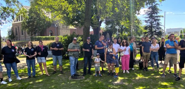 Die Garde „Kin Wiever“ nutzt den Baumberger Dorfplatz regelmäßig für ihr Biwak und die Maifeier. Jetzt wurde der Platz von der Stadt Monheim in Zusammenarbeit mit dem „Baumberger Allgemeinen Bürgerverein“ […]