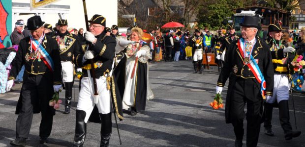 Baumberg schunkelte im Sonnenschein „Ob im Hellen oder Dunkle, wir Boomberger schunkele“, so lautete das Motto des diesjährigen Karnevals in Baumberg, das sich auch bei vielen Fußgruppen und Wagenbauern beim […]