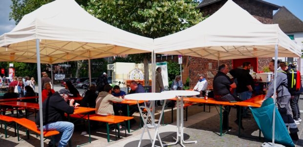 Zum Gänselieselmarkt in der Monheimer Altstadt gab es aus der Gulaschkanone der Garde „Kin Wiever“ wieder einmal die klassische Erbsensuppe nach Garderezept Am Samstag dem 13. Juni 2026 starteten gegen [&hellip;]